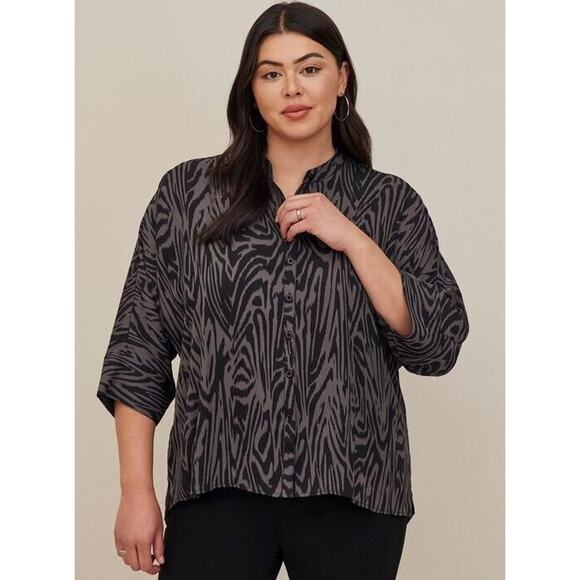 Torrid Womens Shirt Sz 00 M L‎ 10 Deep Black Gray Zebra Print Blouse Chiffon NEW - Picture 3 of 11